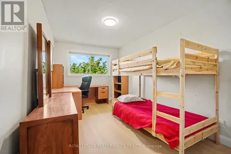 34 Huntview Private Ottawa ON K1V 0M5