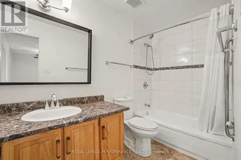 34 Huntview Private Ottawa ON K1V 0M5