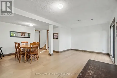 34 Huntview Private Ottawa ON K1V 0M5