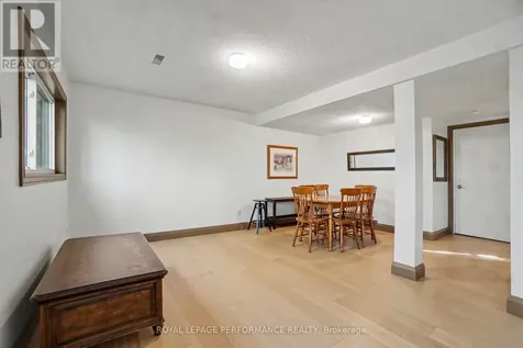 34 Huntview Private Ottawa ON K1V 0M5