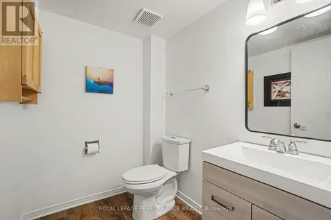 34 Huntview Private Ottawa ON K1V 0M5