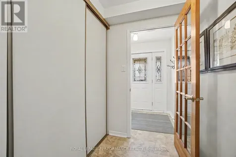 34 Huntview Private Ottawa ON K1V 0M5