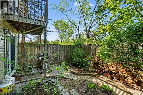 34 Huntview Private Ottawa ON K1V 0M5