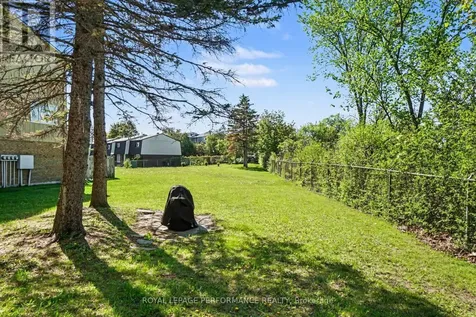 34 Huntview Private Ottawa ON K1V 0M5