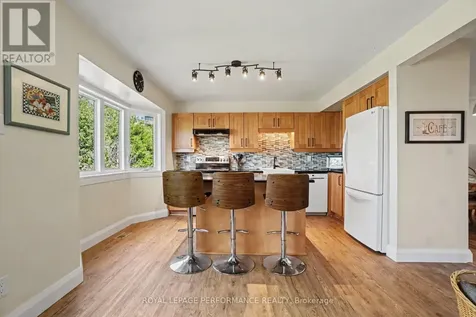 34 Huntview Private Ottawa ON K1V 0M5