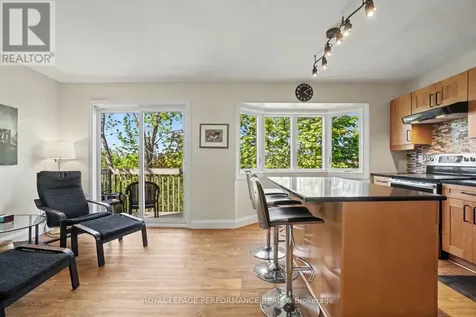 34 Huntview Private Ottawa ON K1V 0M5