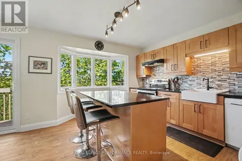 34 Huntview Private Ottawa ON K1V 0M5