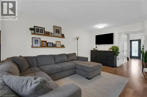 4 Parkside Crescent Angus ON L0M 1B3