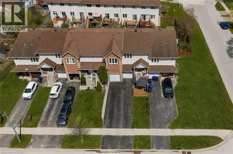 4 Parkside Crescent Angus ON L0M 1B3