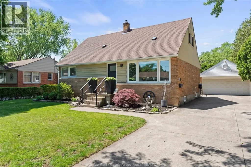 3233 Dandurand Windsor ON N9E 2E9