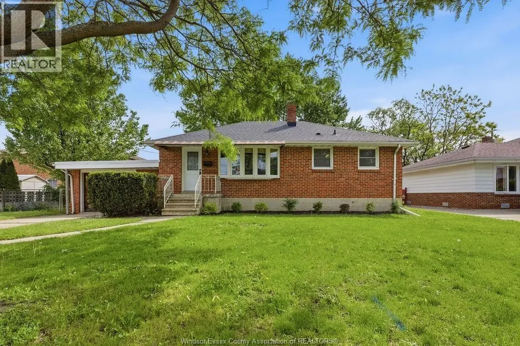 826 Watson Avenue Windsor ON N8S 3S8