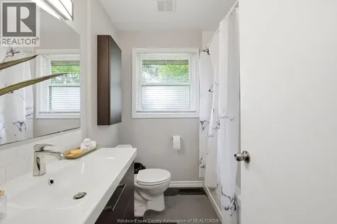 826 Watson Avenue Windsor ON N8S 3S8