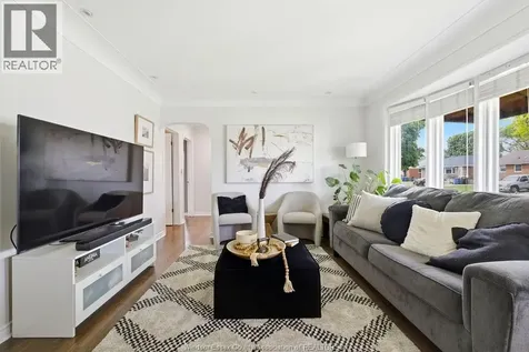 826 Watson Avenue Windsor ON N8S 3S8