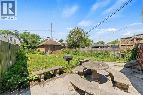 855 Hall Avenue Windsor ON N9A 2M2