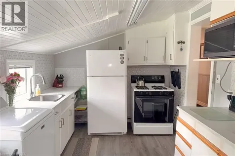 12 Spencer Street Paris ON N3L 1W4