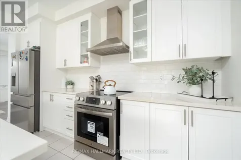 28 Copperhill Heights Barrie ON L9J 0L1