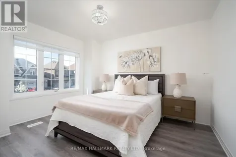 28 Copperhill Heights Barrie ON L9J 0L1
