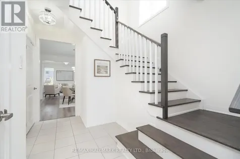 28 Copperhill Heights Barrie ON L9J 0L1