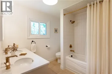 272 Alma Lane Ancaster ON L9G 2T5