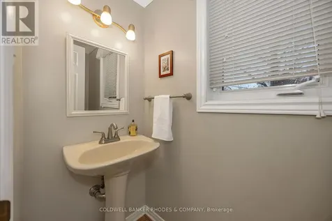 4 Almond Lane Ottawa ON K2L 3T2