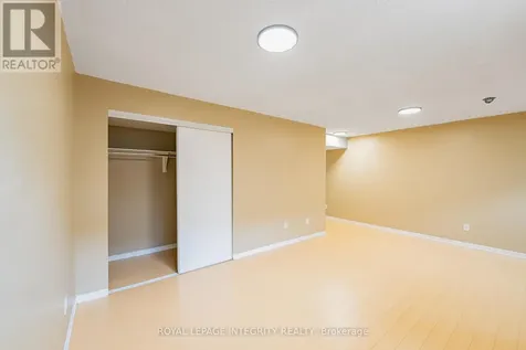 1213 Clyde Avenue Ottawa ON K2C 1Y3