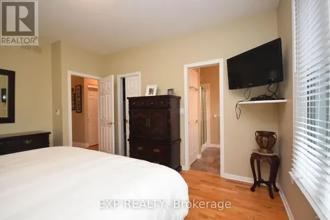 29 Stonecroft Terrace Ottawa ON K2K 2V1