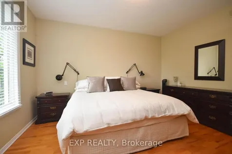 29 Stonecroft Terrace Ottawa ON K2K 2V1