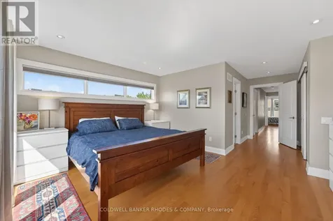 213 Ivy Crescent Ottawa ON K1M 1X9
