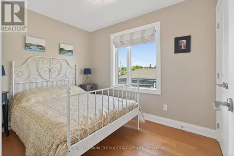 213 Ivy Crescent Ottawa ON K1M 1X9
