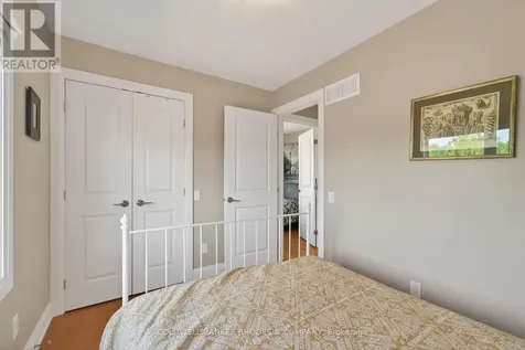 213 Ivy Crescent Ottawa ON K1M 1X9