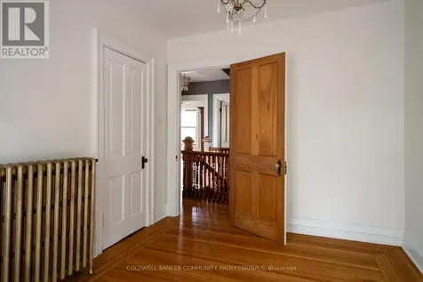 44 St Clair Avenue Hamilton (gibson) ON L8M 2N3