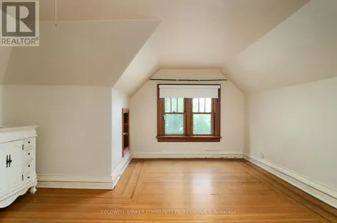 44 St Clair Avenue Hamilton (gibson) ON L8M 2N3