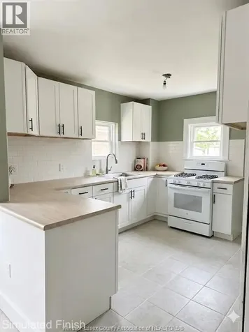 1069 Elm Windsor ON N9A 5H8