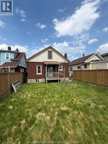 1069 Elm Windsor ON N9A 5H8