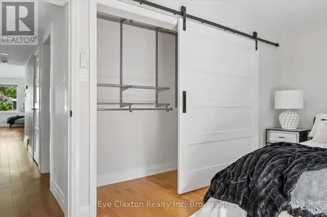 90 Dean Avenue Guelph (dovercliffe Park/old University) ON N1G 1L6