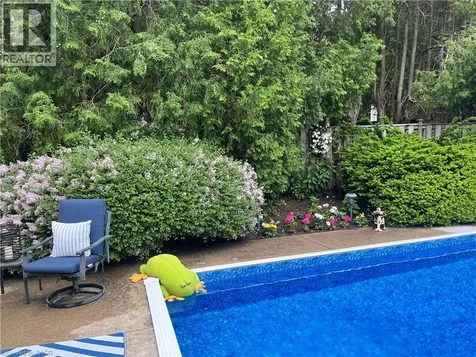 285 Glen Afton Drive Burlington ON L7L 1G8
