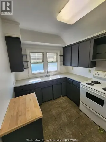 306 Foch Windsor ON N8X 2V9