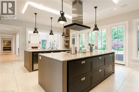 155 Gloucester Avenue Oakville ON L6J 3W3