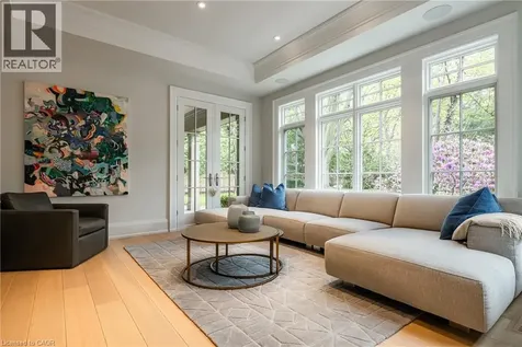 155 Gloucester Avenue Oakville ON L6J 3W3