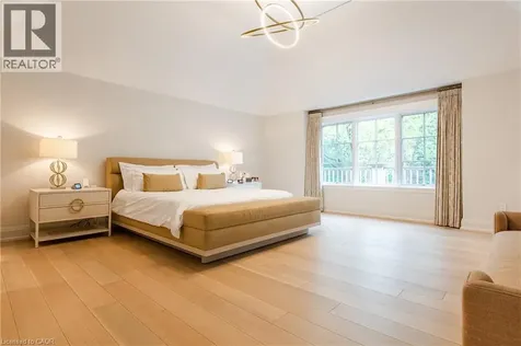 155 Gloucester Avenue Oakville ON L6J 3W3