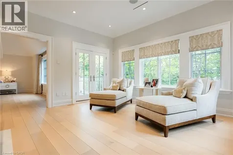 155 Gloucester Avenue Oakville ON L6J 3W3