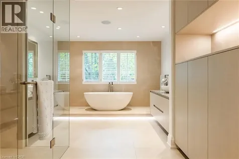 155 Gloucester Avenue Oakville ON L6J 3W3