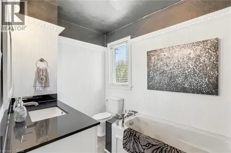 937 Park Avenue West Burlington ON L7T 1N8