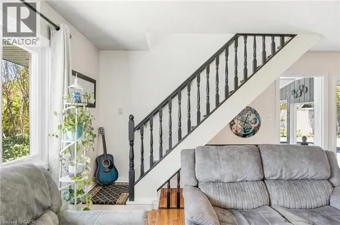 937 Park Avenue West Burlington ON L7T 1N8