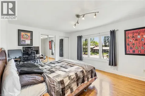 937 Park Avenue West Burlington ON L7T 1N8