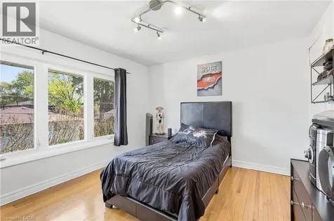 937 Park Avenue West Burlington ON L7T 1N8