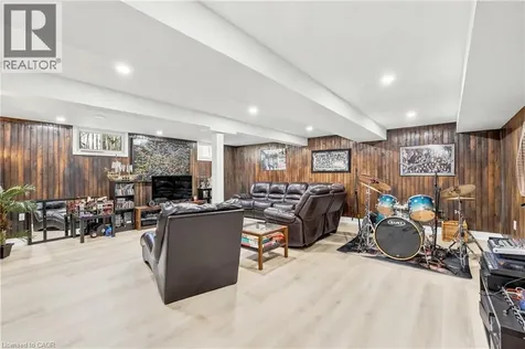 937 Park Avenue West Burlington ON L7T 1N8