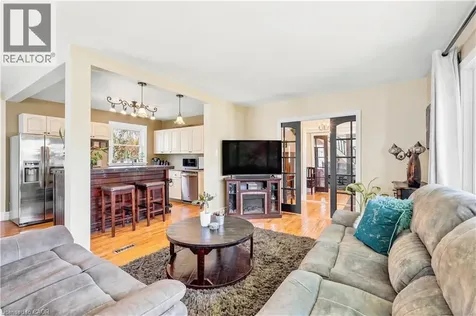 937 Park Avenue West Burlington ON L7T 1N8