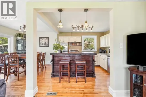 937 Park Avenue West Burlington ON L7T 1N8