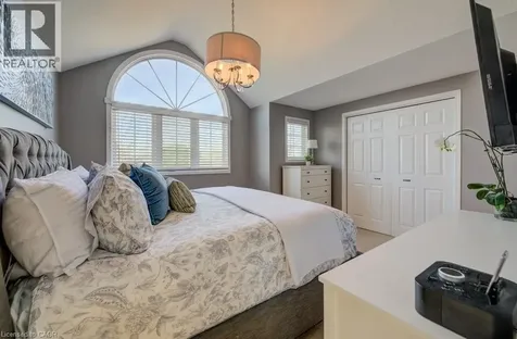 35 Hawkins Drive Cambridge ON N1T 1Z7